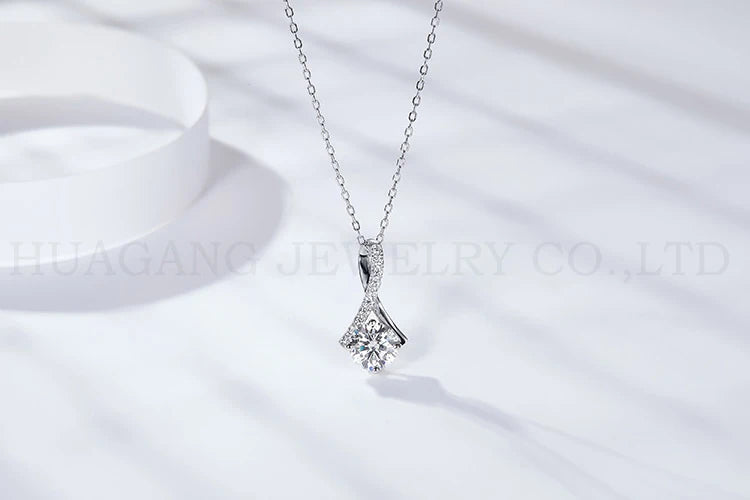 High Quality 925 Silver Plated Pendant Design Jewelry 1CT VVS1 Moissanite Diamond Necklace for Females